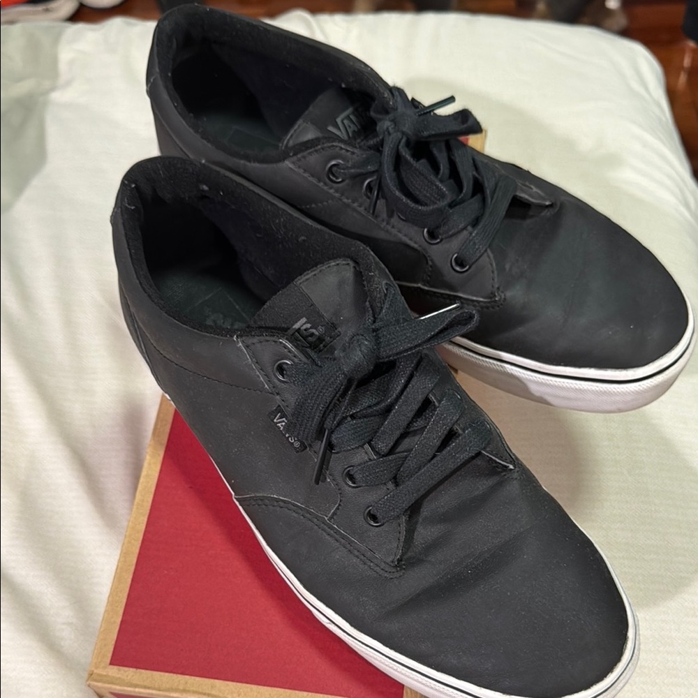 Vans Men's Black and White Sneakers